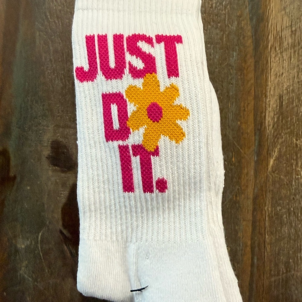 Nike Just Do It Dri-Fit Crew Socks White and Pink Flower NWOT - Picture 4 of 4
